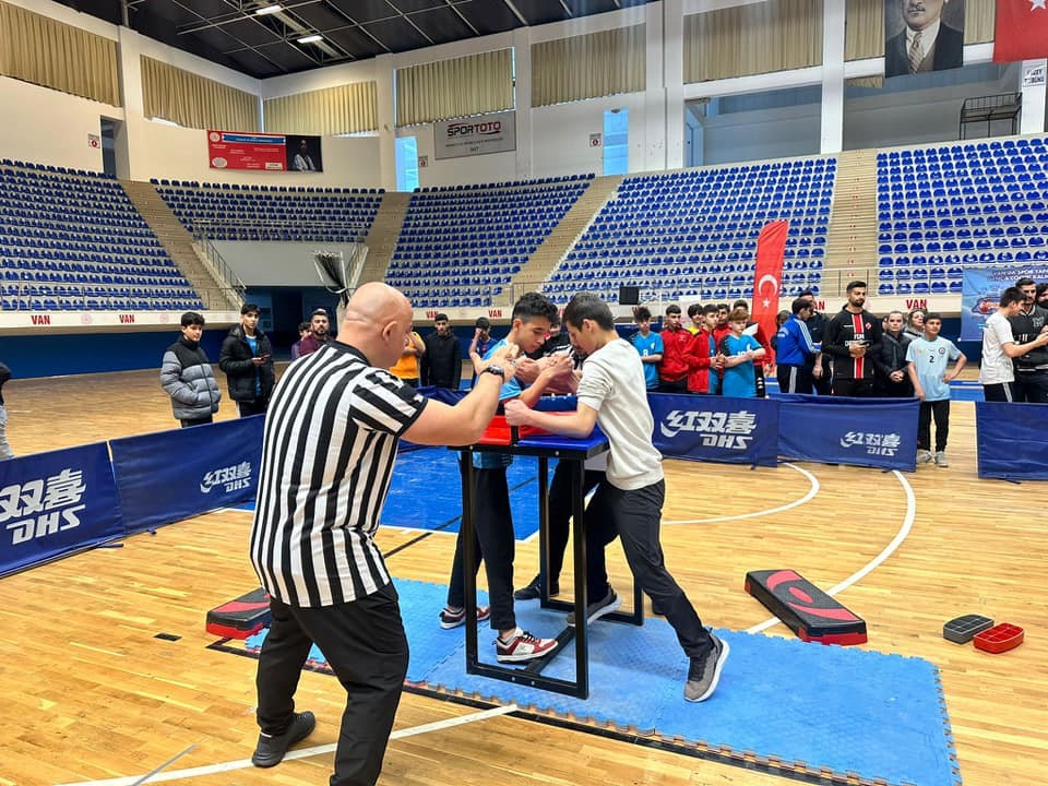 Van’da bilek güreşi müsabakaları yapıldı