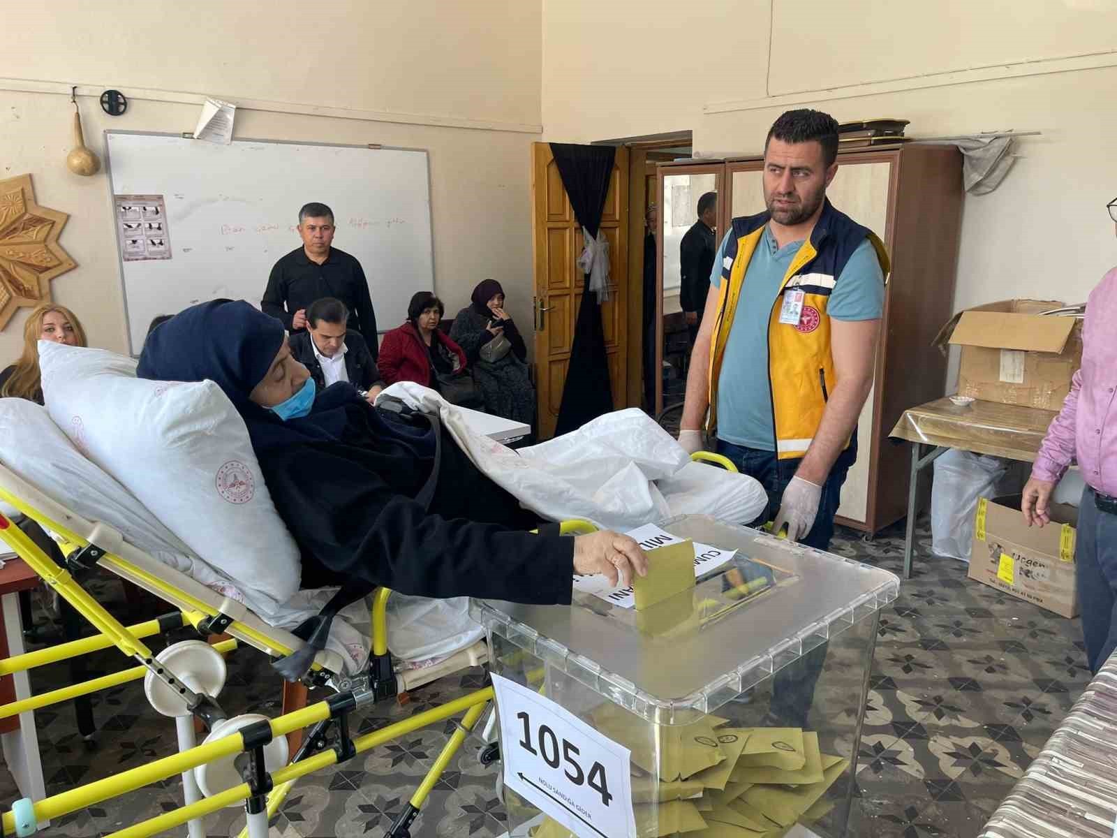 Van’da tedavi gören ve yatağa bağlı hastalar oy kullanabilecek