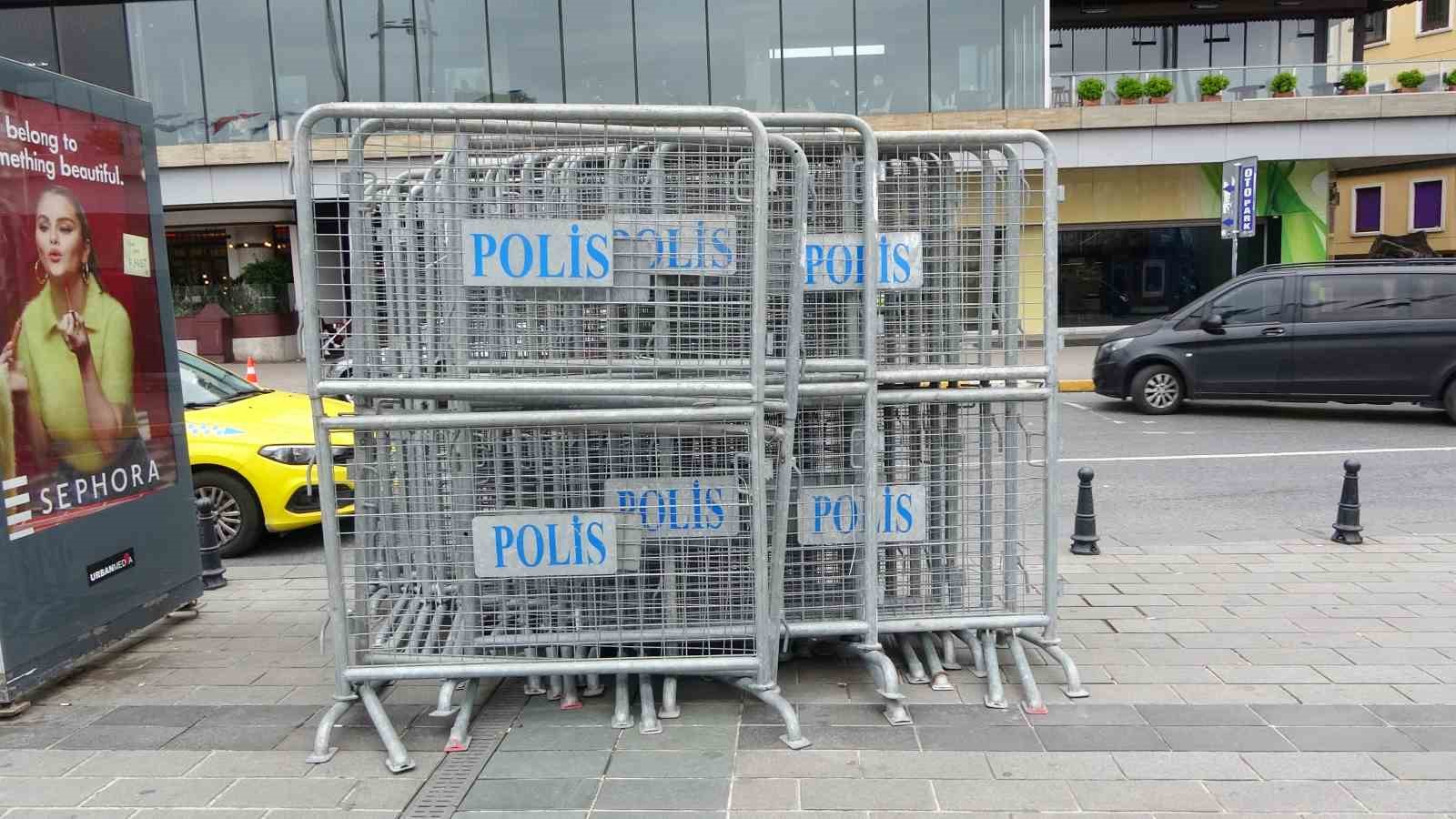 Taksim’de 1 Mayıs hazırlıkları: demir bariyerler getirildi