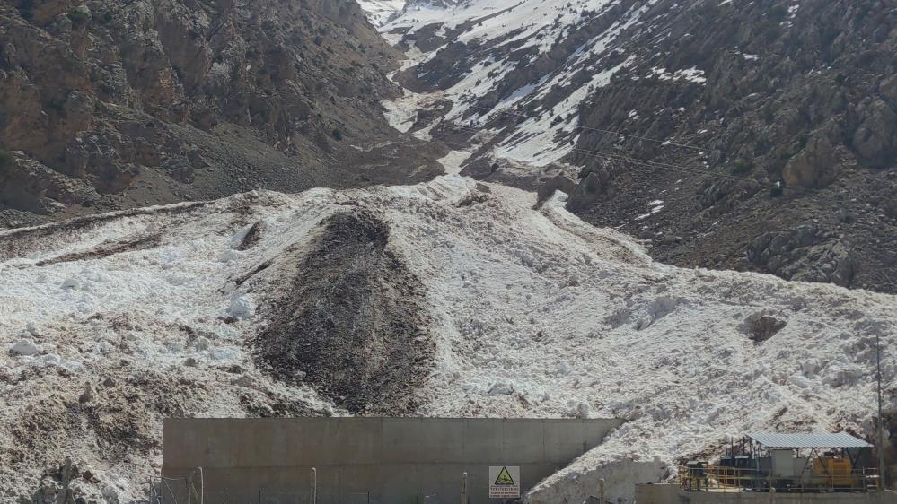 Van-Bahçesaray karayolu 113 gündür kapalı