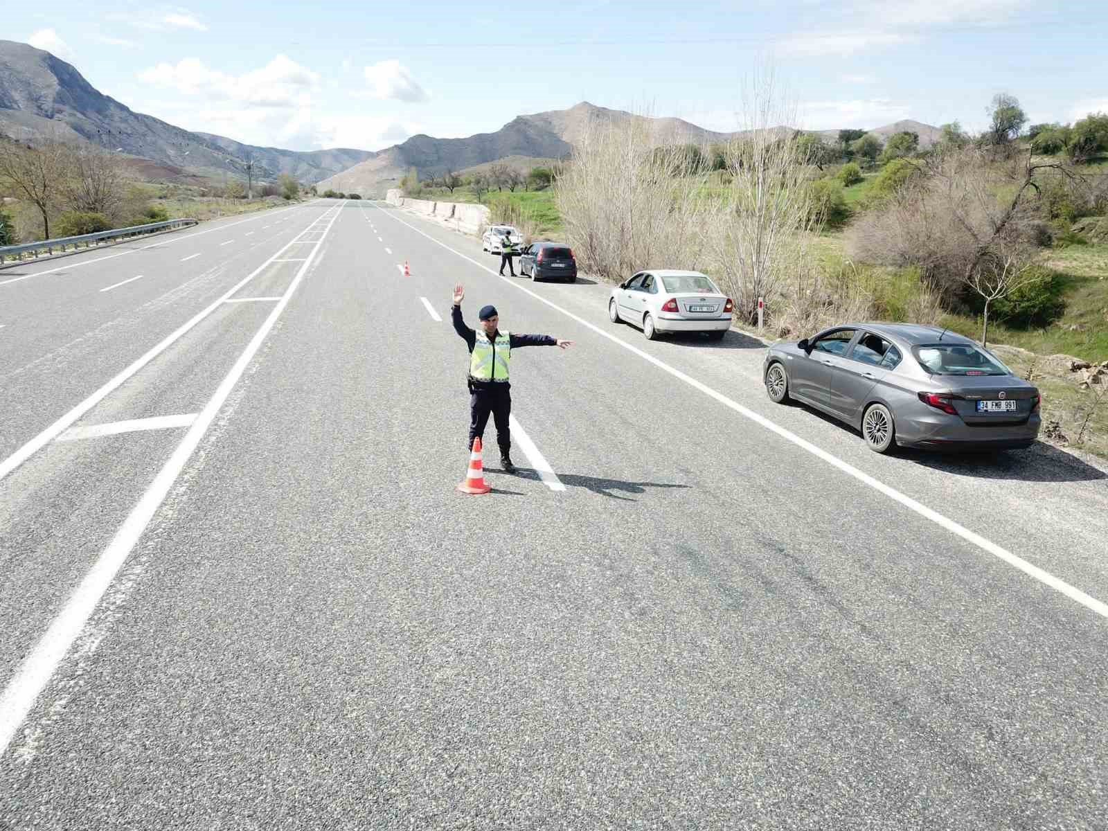 Jandarmadan dronlu trafik denetimi