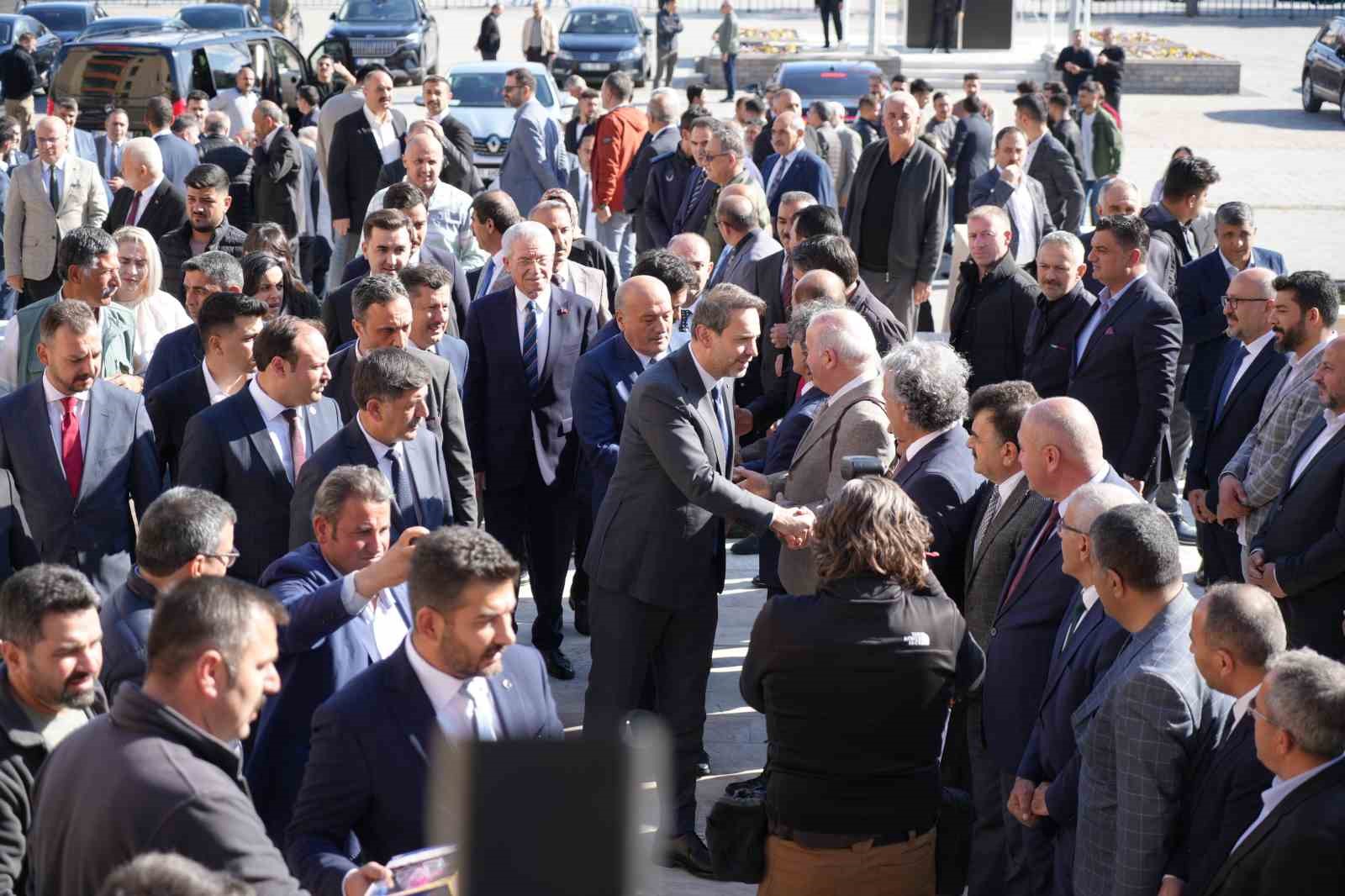 Bakan Bayraktar: “Bir dönem adı terörle anılan, girilemez denilen Gabar, çok şükür bugün petrolle anılıyor”