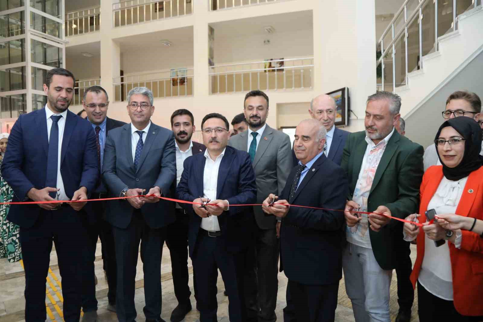 Vali Çiçek: “Turizm fakültelerinde okuyan öğrenciler bu memleket için milli görev yapıyor”