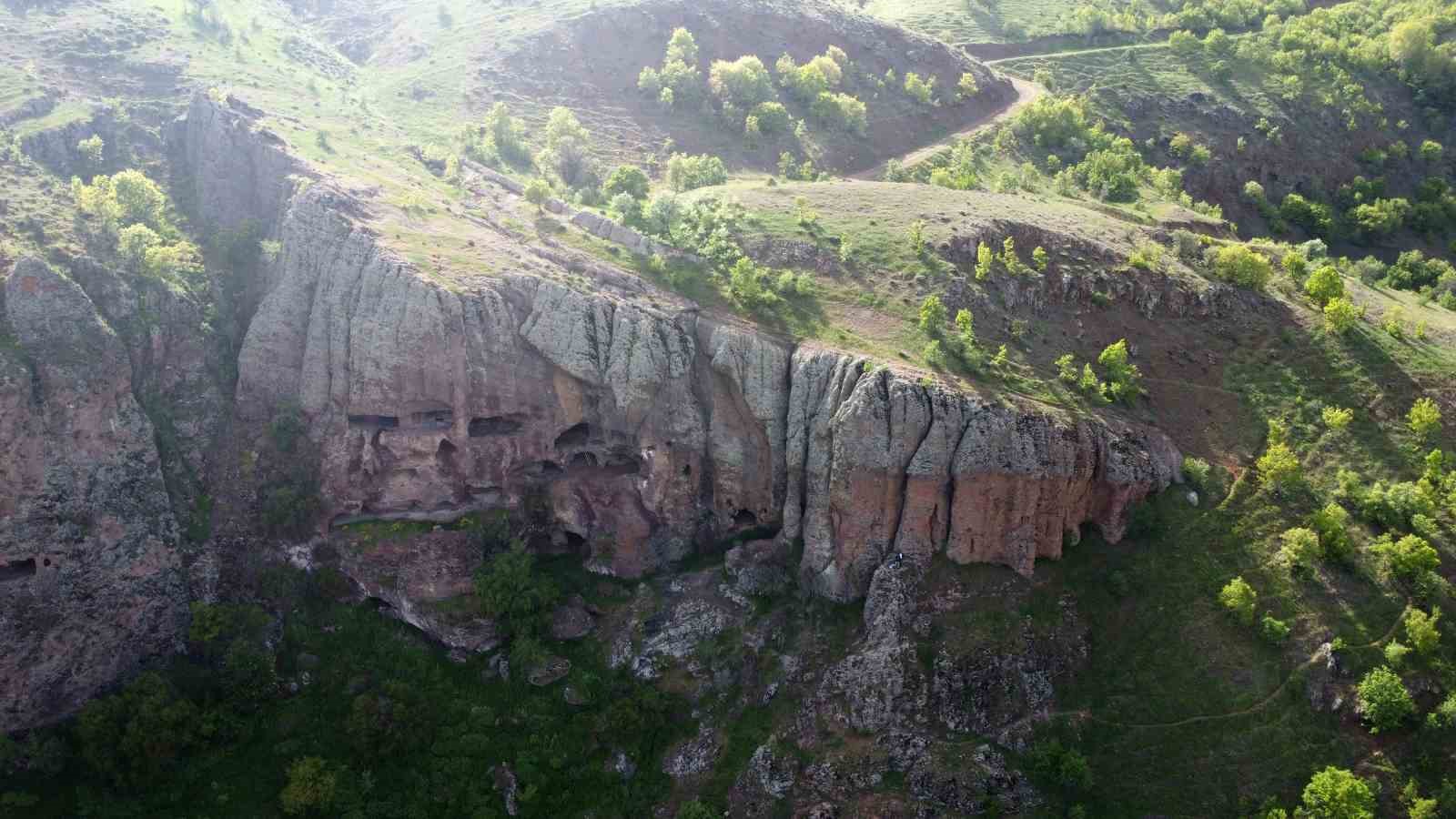 Binlerce yıllık tarihi olan 5 katlı Zağ mağaraları turizme kazandırılmayı bekleniyor