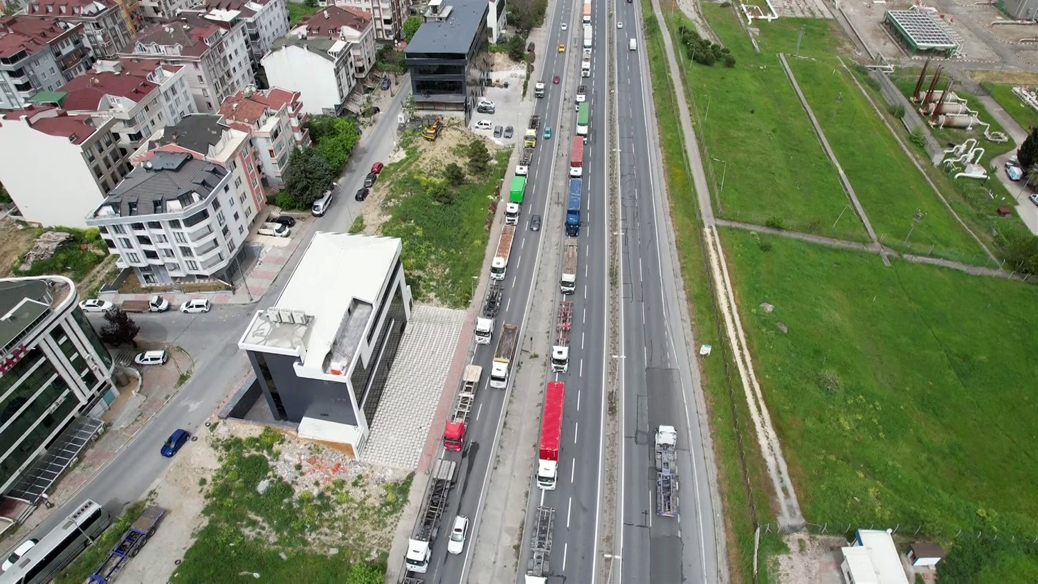 Beylikdüzü’nde tır kornaları mahalleliyi isyan ettirdi
