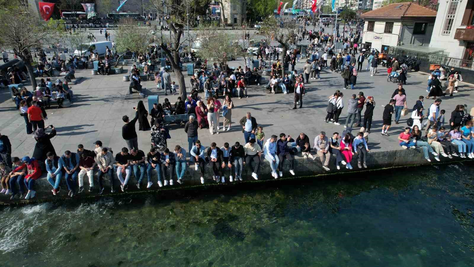 Beşiktaş’ta bayram yoğunluğu dron ile havadan görüntülendi