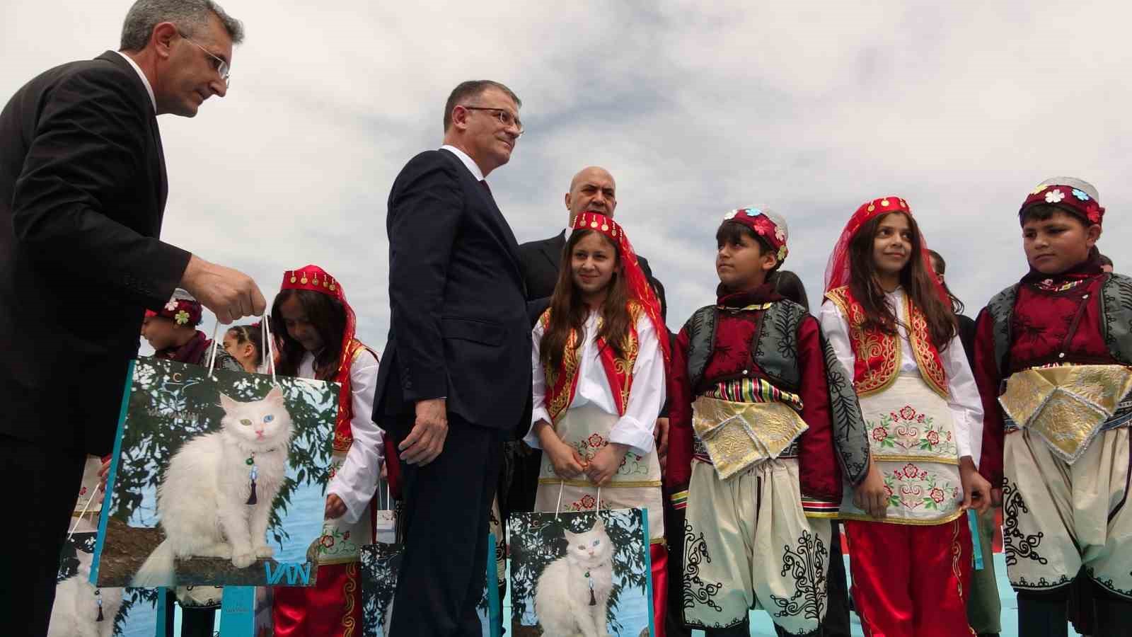 Van’da 23 Nisan coşkusu
