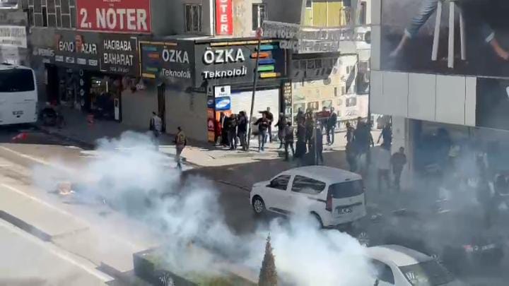 Van’da Polis ve DEM Partililer arasında gerginlik yaşandı