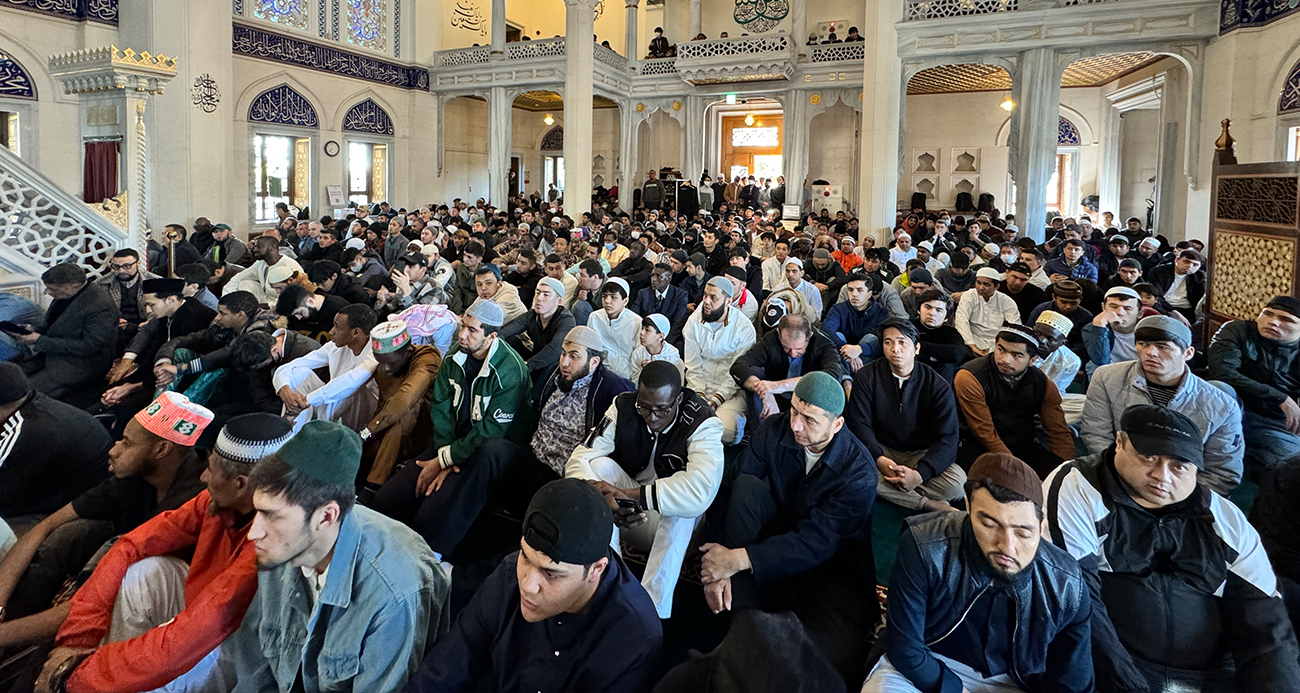 Japonya’daki Müslümanlar Ramazan Bayramı namazı için Tokyo Camii’ne akın etti