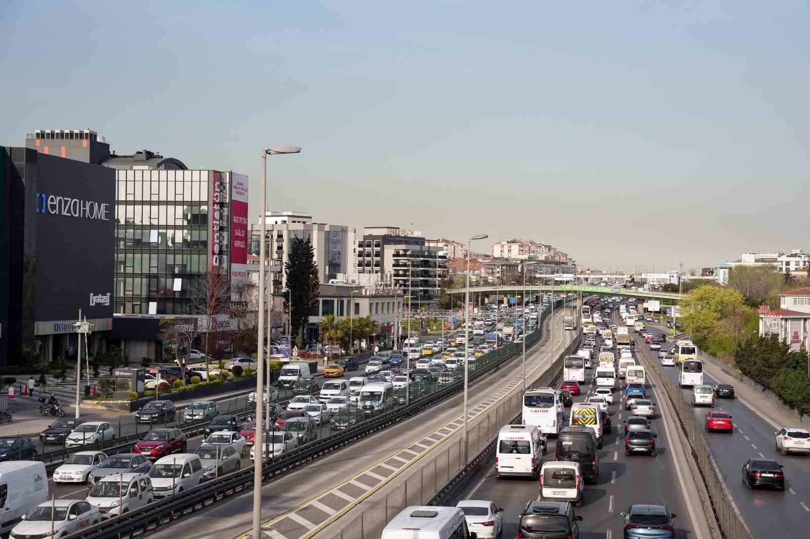 İstanbul’da bayram trafiği başladı