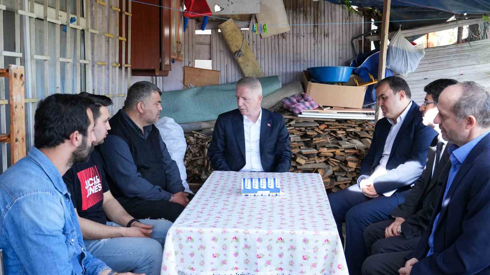 İstanbul Valisi Gül, yangın faciasında hayatını kaybedenlerin ailelerini ziyaret etti