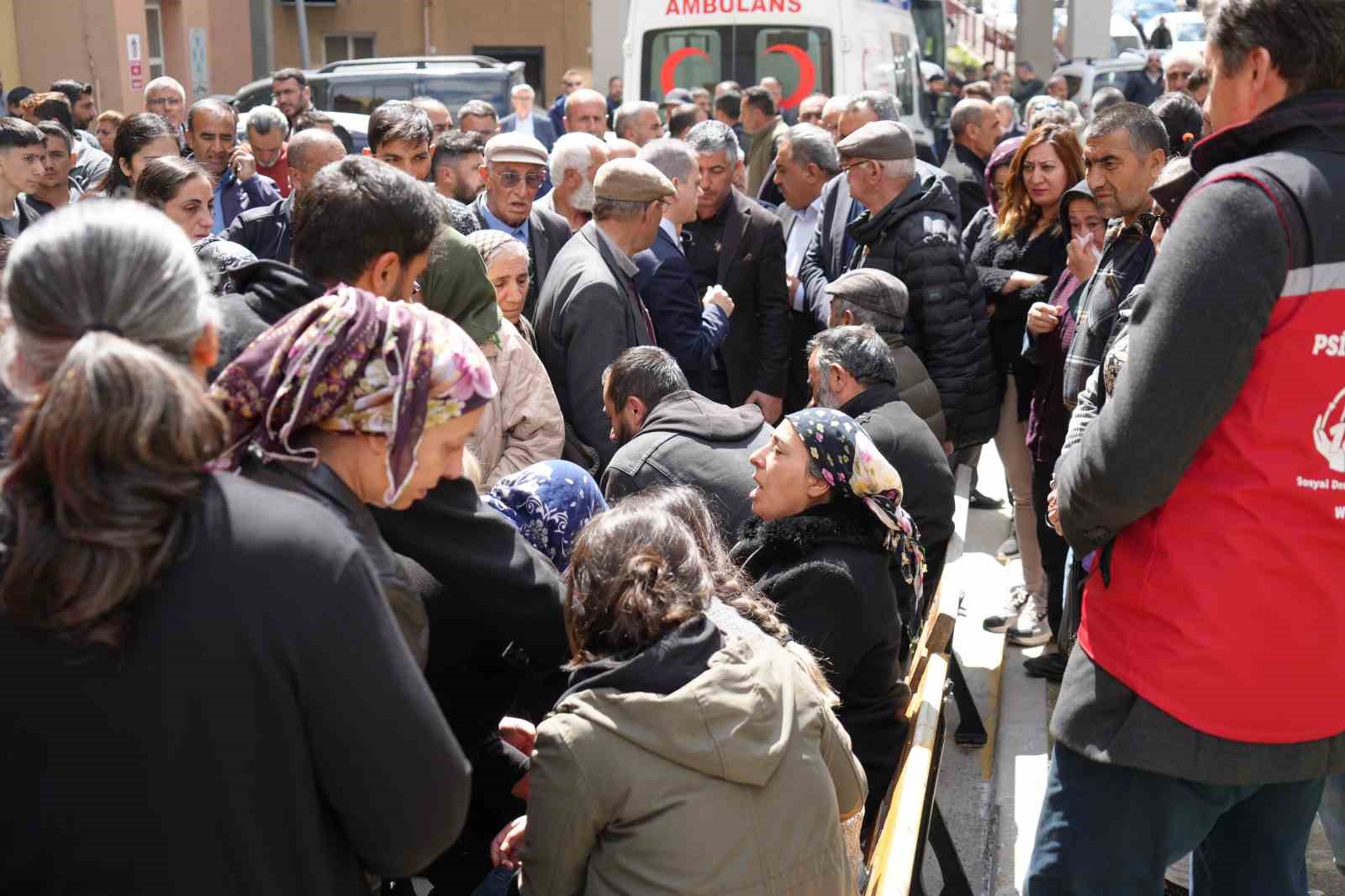 İliç’te cansız bedenine ulaşılan işçinin eşinden yürek yakan feryat: “Uğur ben geldim buradayım”