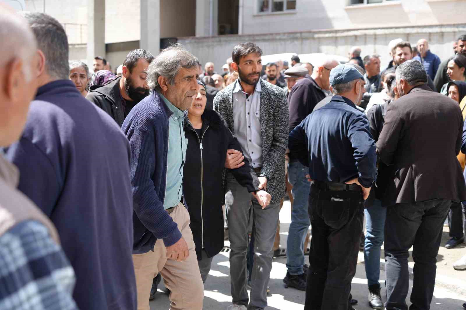 İliç’te cansız bedenine ulaşılan işçinin eşinden yürek yakan feryat: “Uğur ben geldim buradayım”