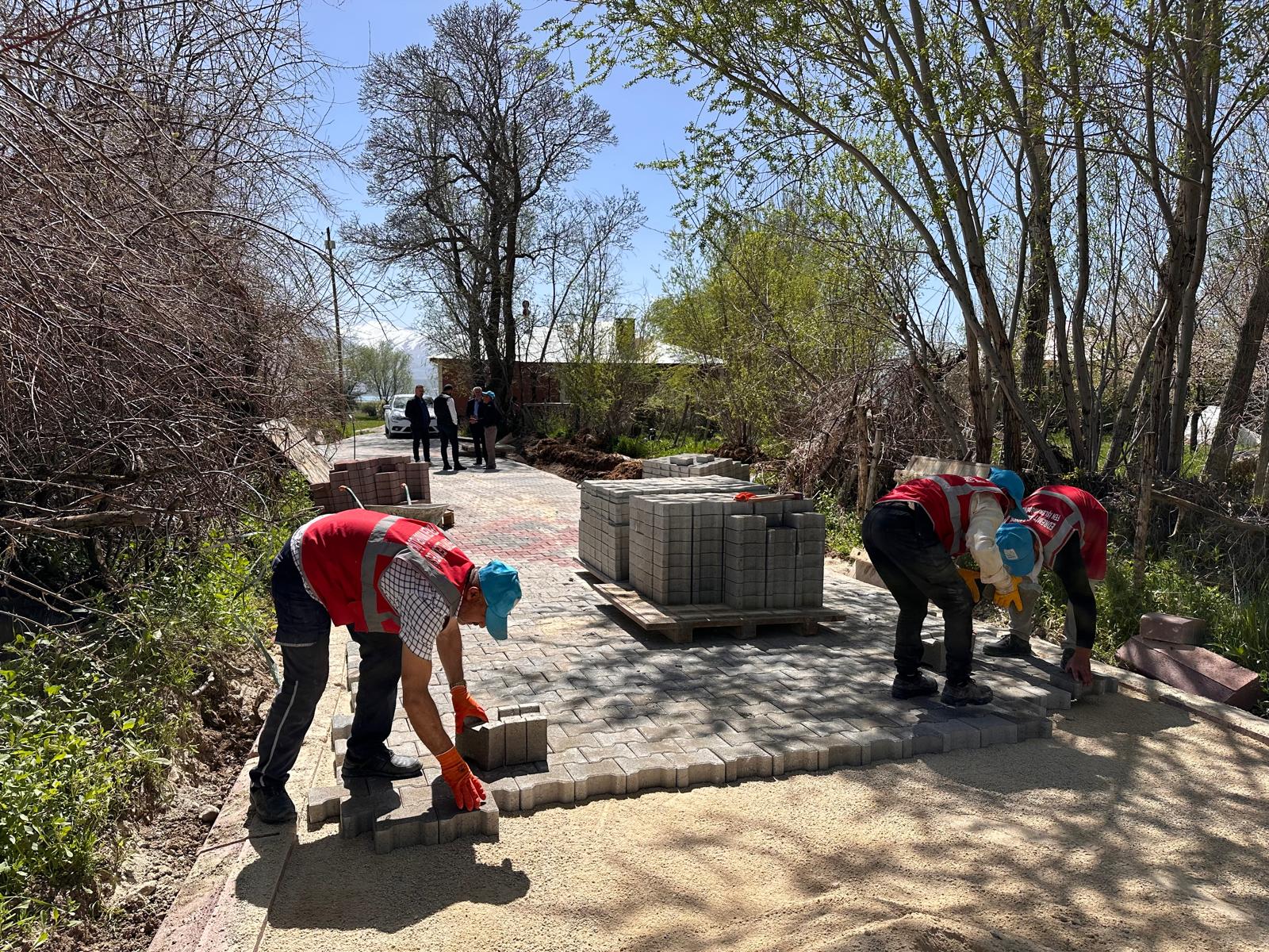 Edremit Belediyesinden yol bakım çalışmaları