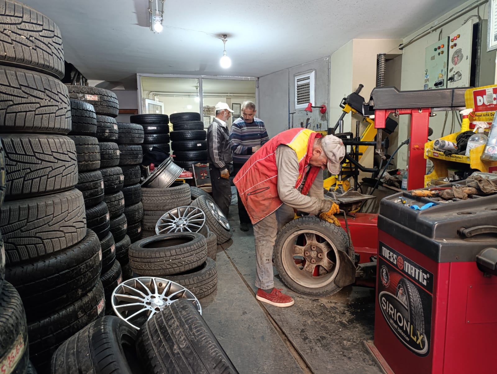 Van’da lastikçiler bu ara çok yoğun! İşte nedeni…