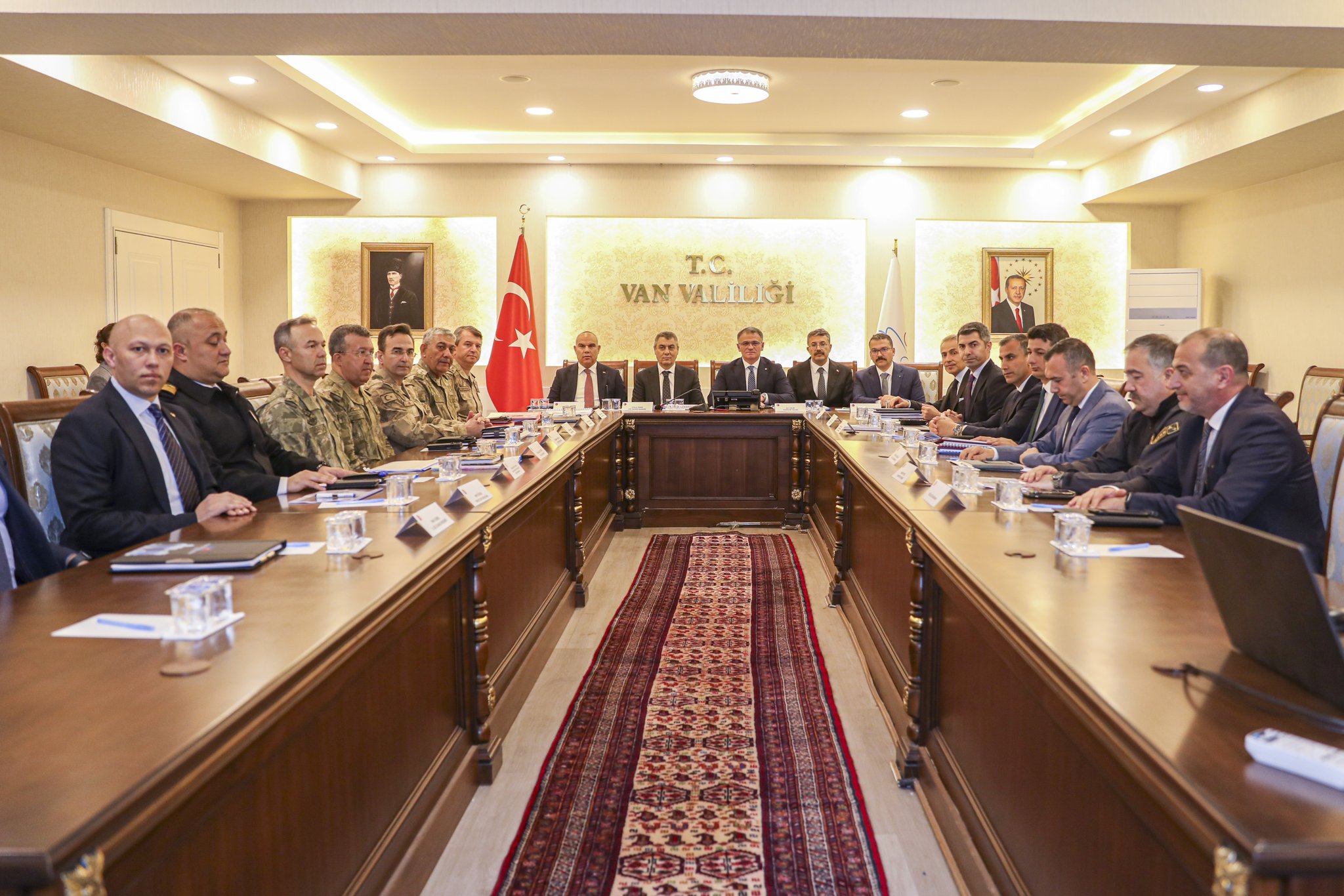 Van’da düzensiz göçle mücadele toplantısı düzenlendi