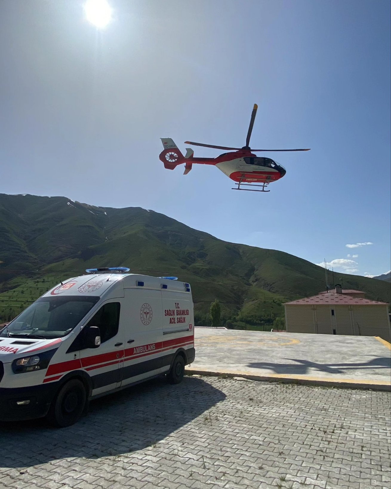 Van’da helikopter ambulans 60 yaşındaki hasta için havalandı