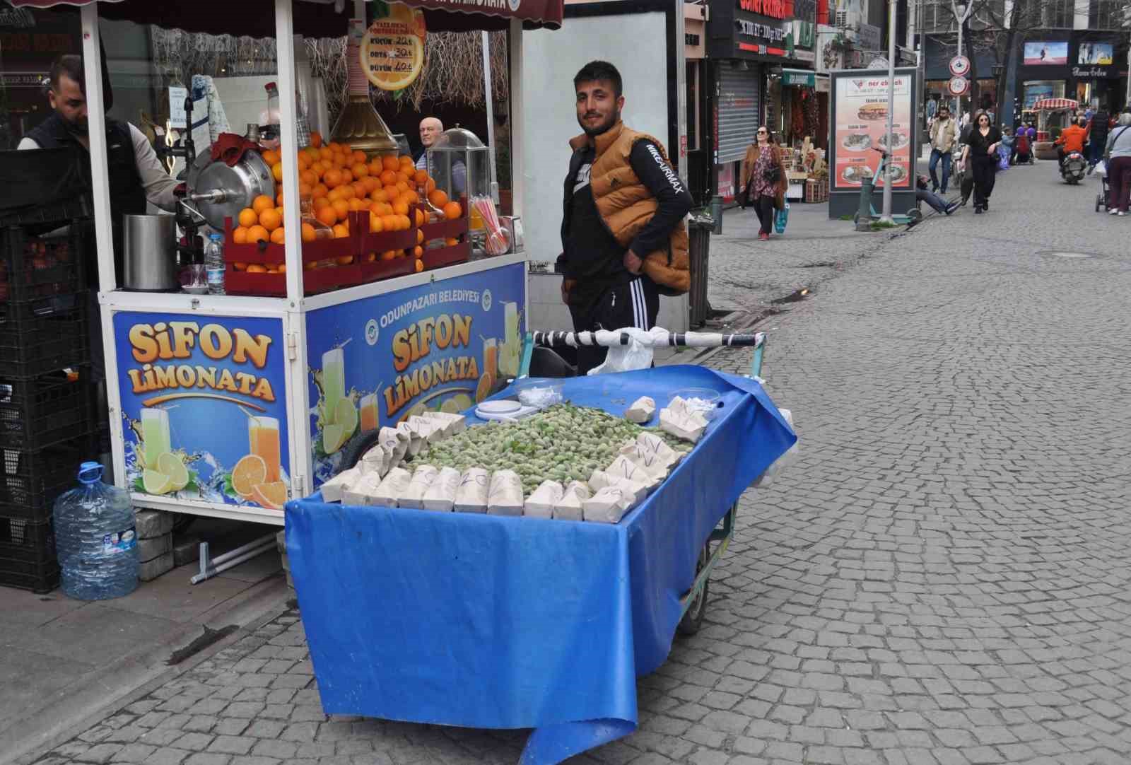 Badem kilosu 200 liradan tezgahlarda