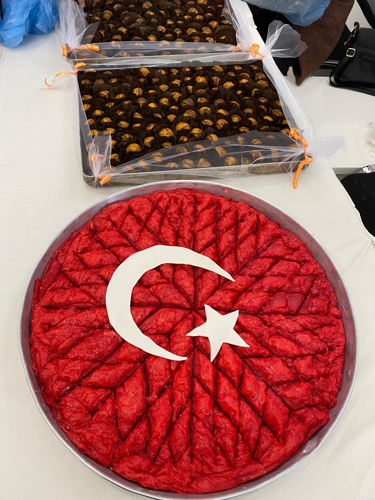 Vanlı kadınlardan bayram çikolatası ve baklava