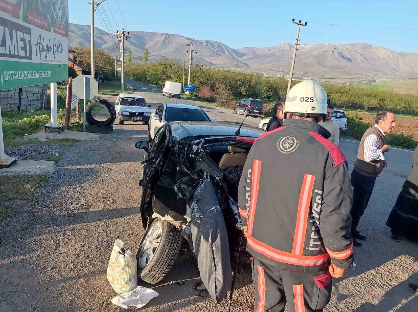 Malatya’da yolcu otobüsü devrildi: Çok sayıda yaralı var