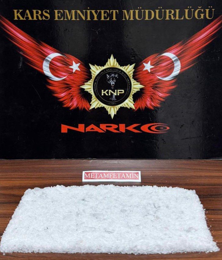 Kars’ta gözlük kabından uyuşturucu çıktı
