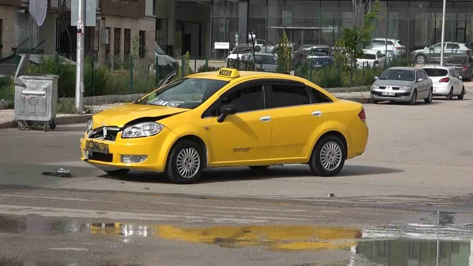 Elazığ’da trafik kazası: 3 yaralı