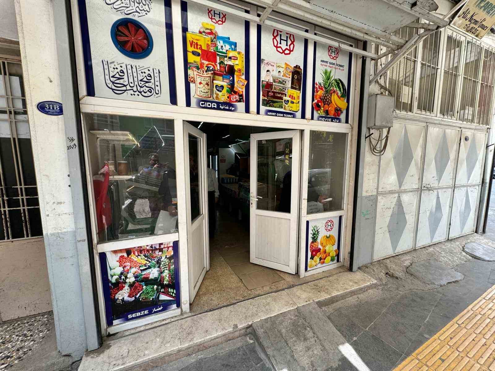 Arapça yasak, diğer diller serbest