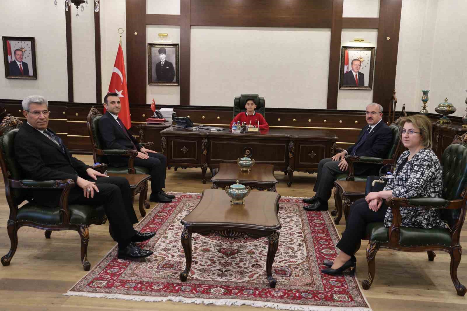 Vali koltuğuna oturdu, ilk icraatlarından birisi deprem ve yapı stoku oldu