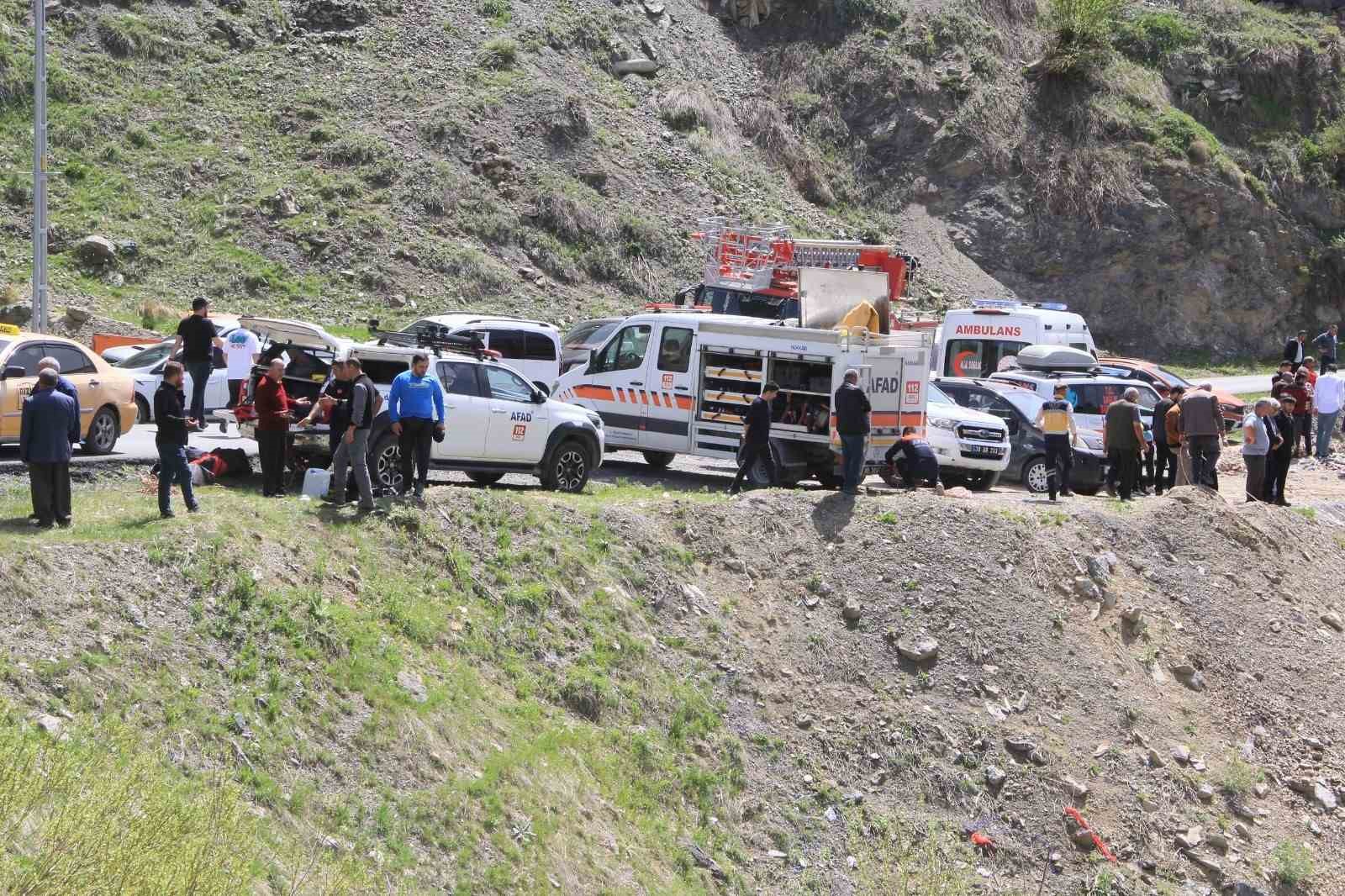Köprüden geçmek isteyen yaşlı adam dereye düştü