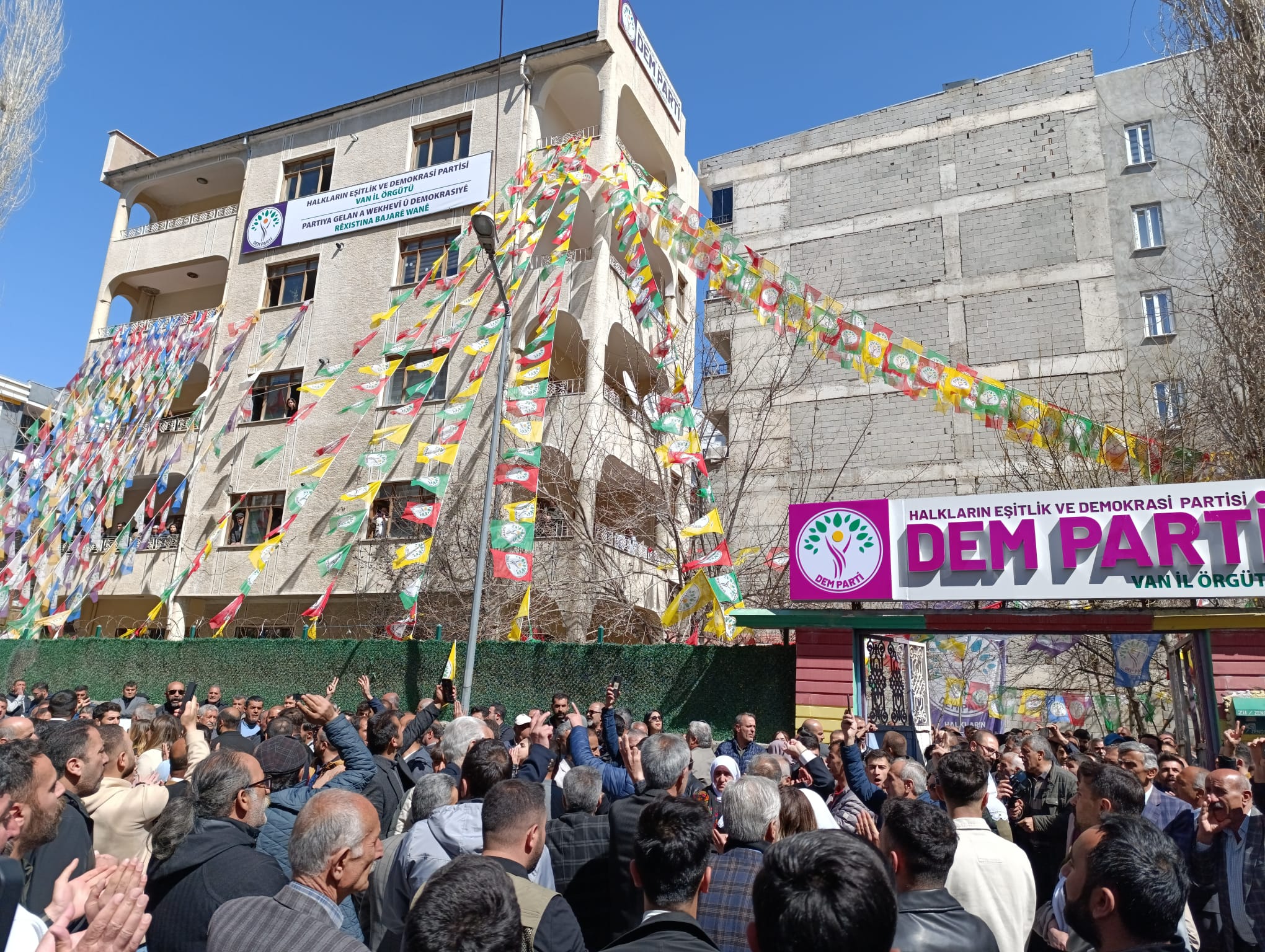 DEM Partililerden Abdullah Zeydan Kararına Tepki!