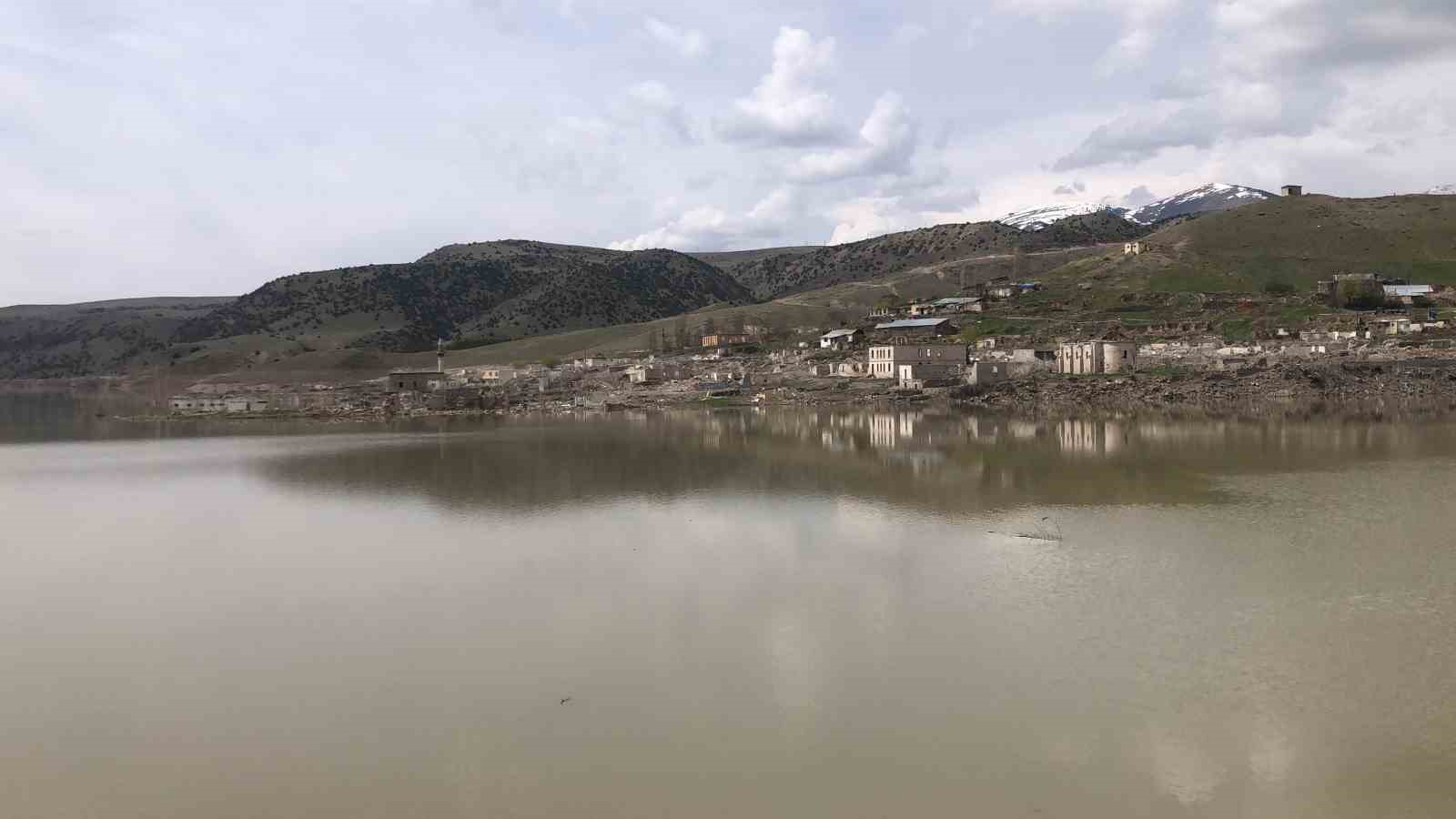 Kars’ta baraj kapakları kapandı, eski köy sular altında kaldı
