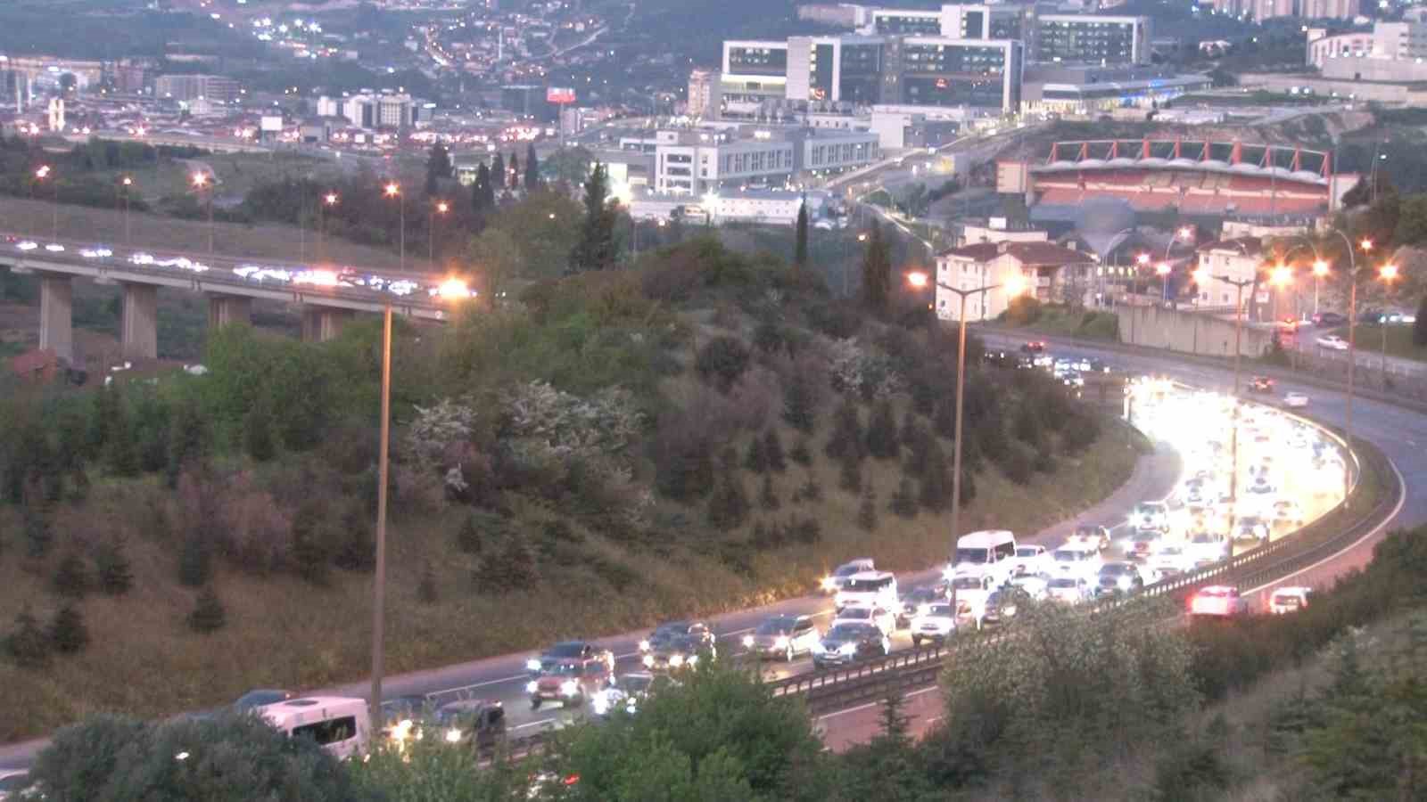 TEM Otoyolu’nun Kocaeli geçişinde bayram trafiği yoğunluğu