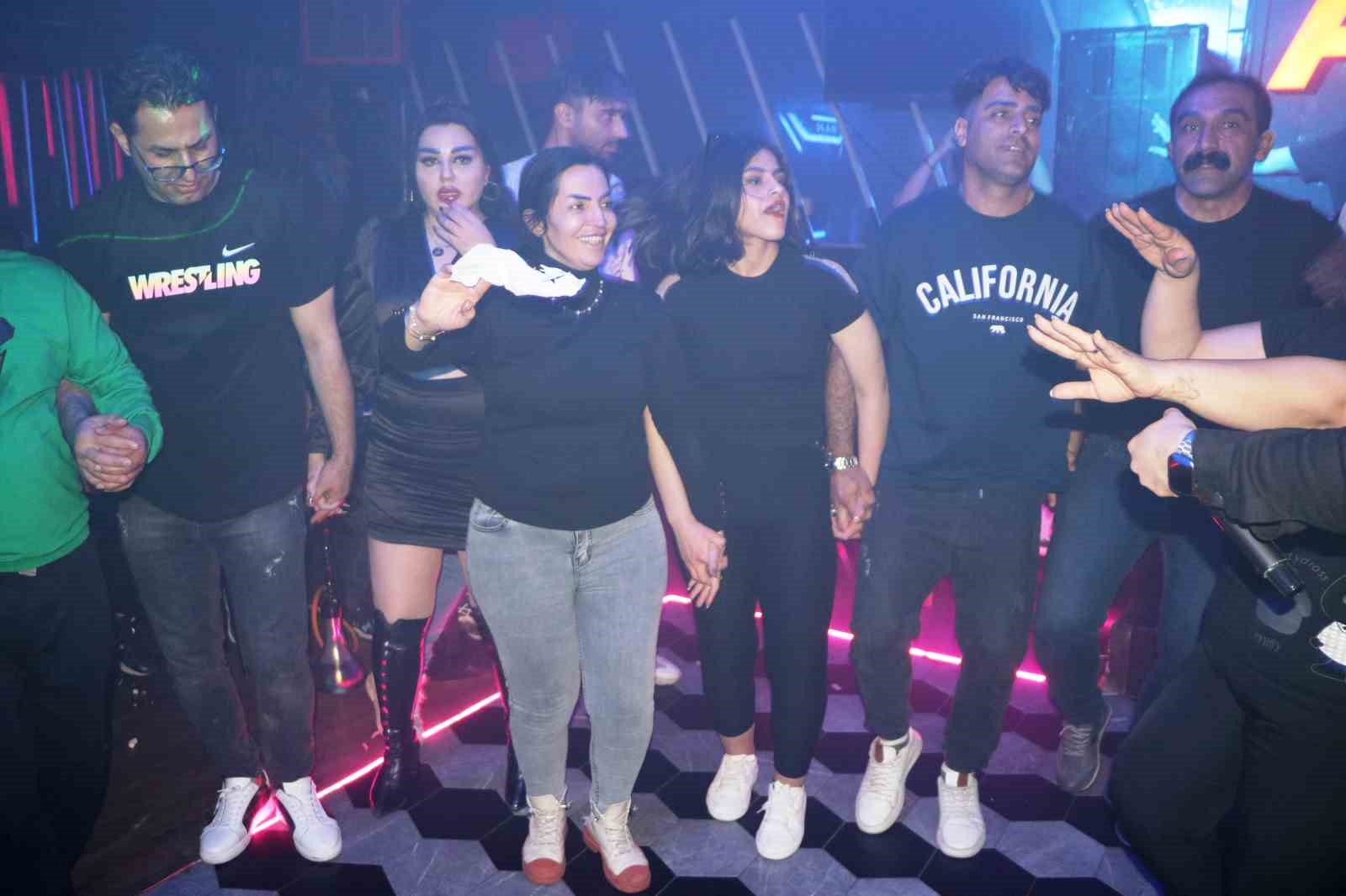 İranlılar Van’da halay çekmeyi öğreniyor