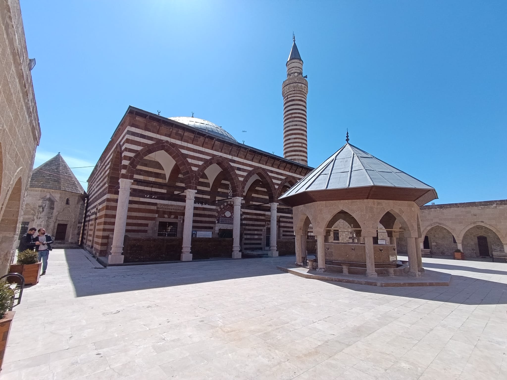 Bin aydan hayırlı Kadir Gecesi bu gece idrak edilecek