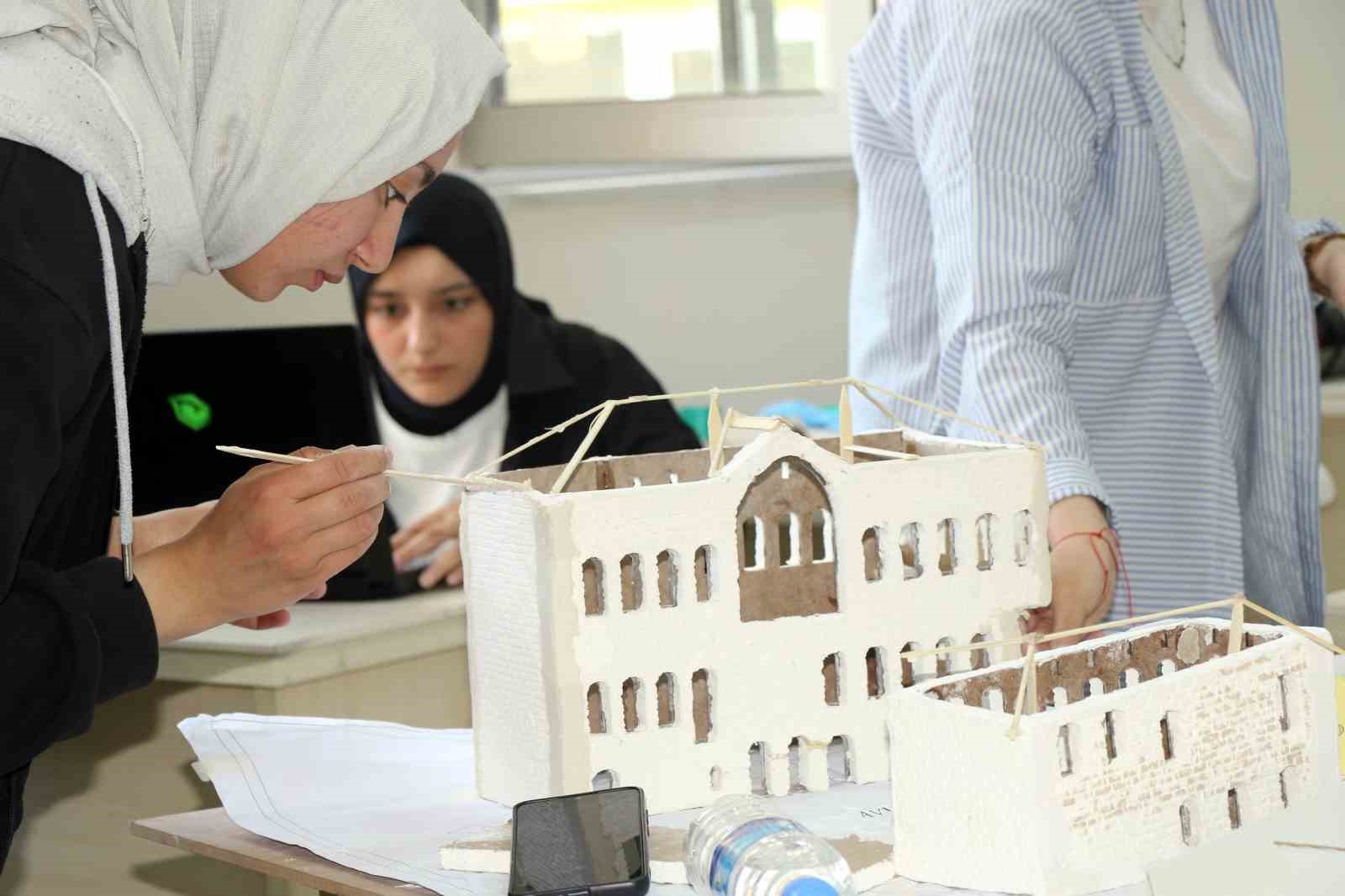 Okumanın yaşı olmaz dediler, 40’lı yaşlarda üniversiteli oldular