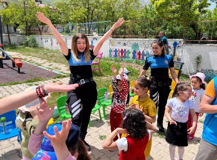 Minik öğrenciler trafik konusunda bilinçlendirildi