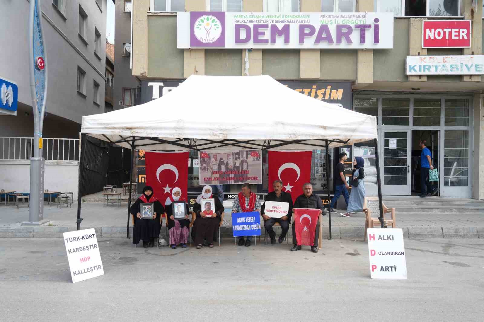 Muş’ta evlat nöbeti devam ediyor