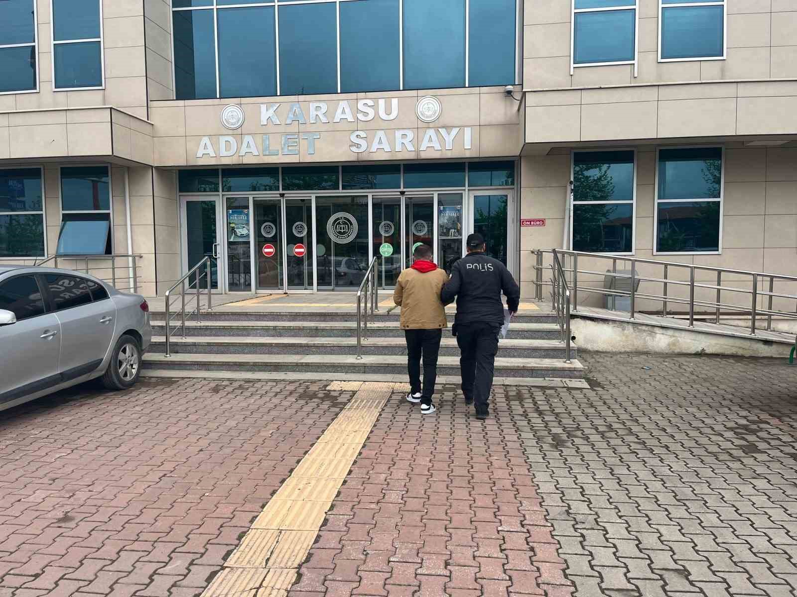 Şüphe üzerine durdurulan şahsın üzerinden bakın neler çıktı