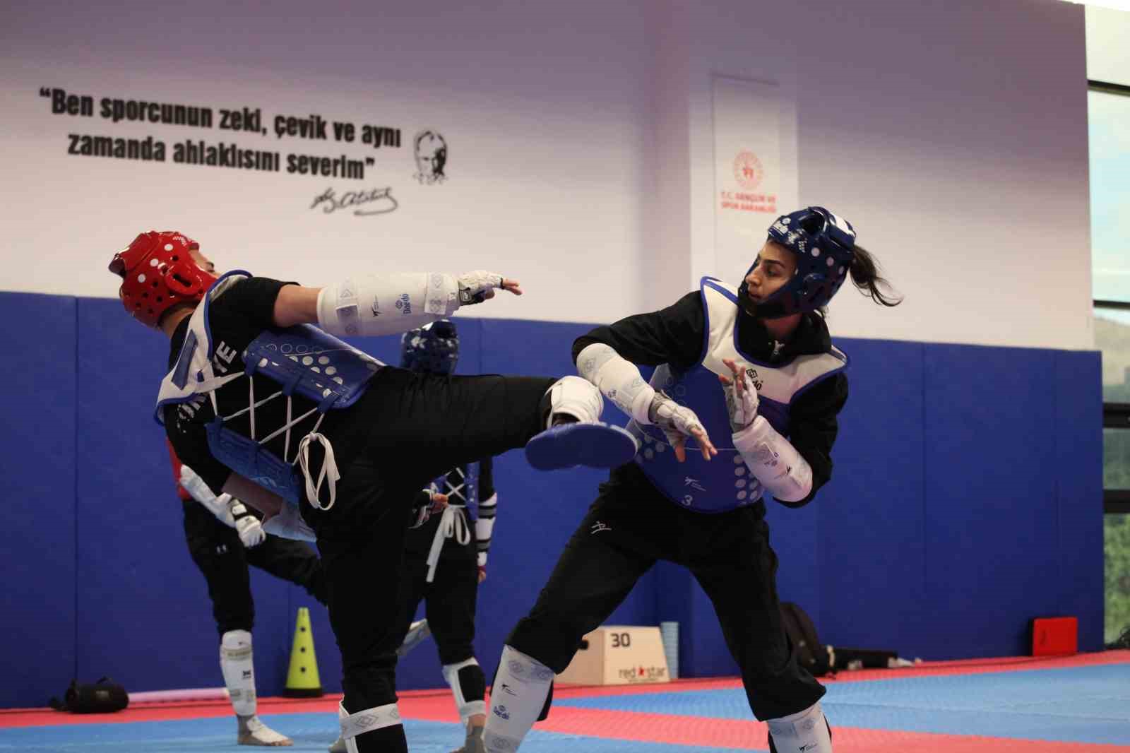 Enerjisini atmak için tekvandoya başladı, altın madalya hedefliyor