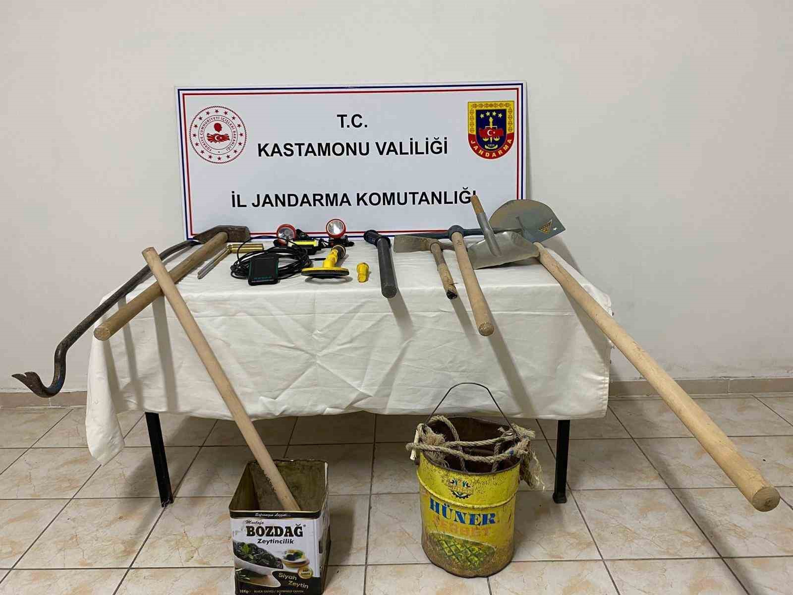 Define avcılarına suçüstü: 5 gözaltı