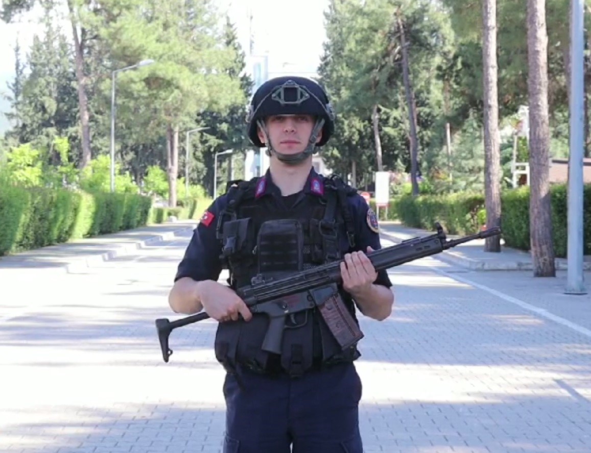 Jandarmadan duygusal anneler günü klibi