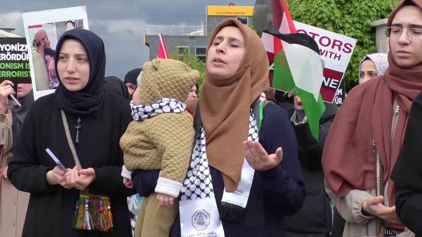 Sağlık çalışanları terör, işgal ve soykırıma karşı sessizce yürüdü