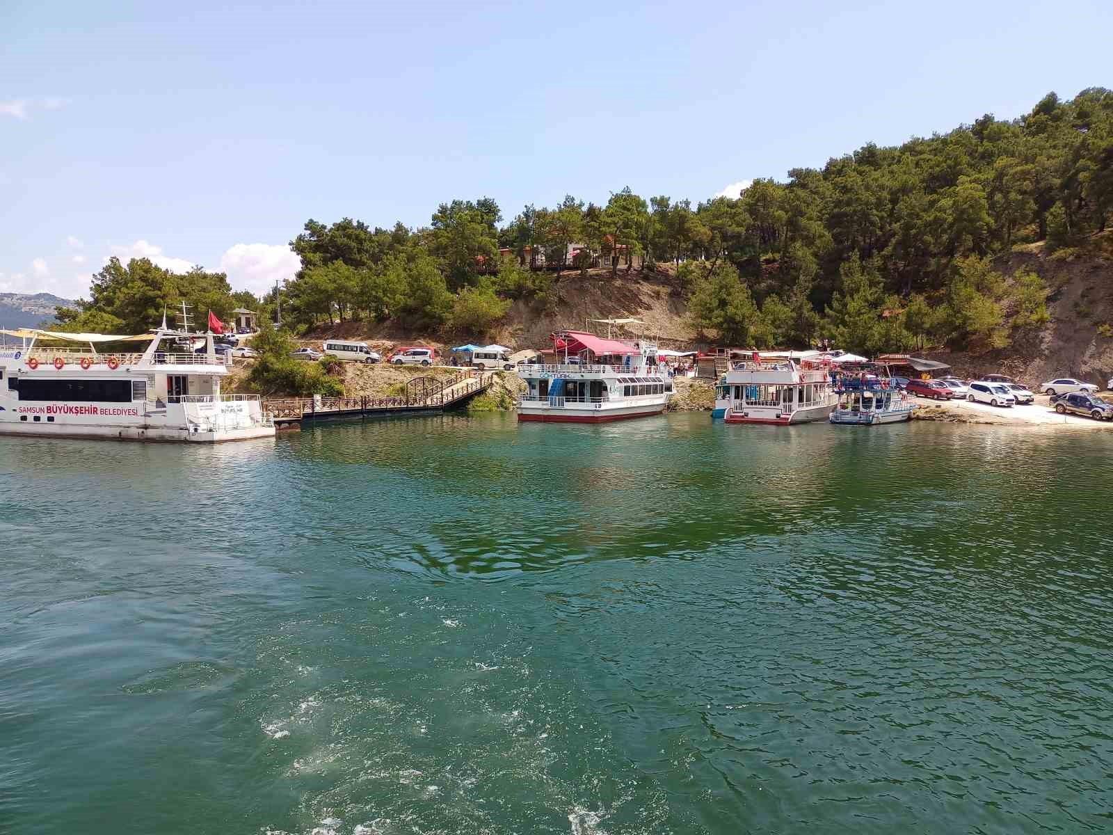 Tabiat parkları ziyaretçi akınına uğradı