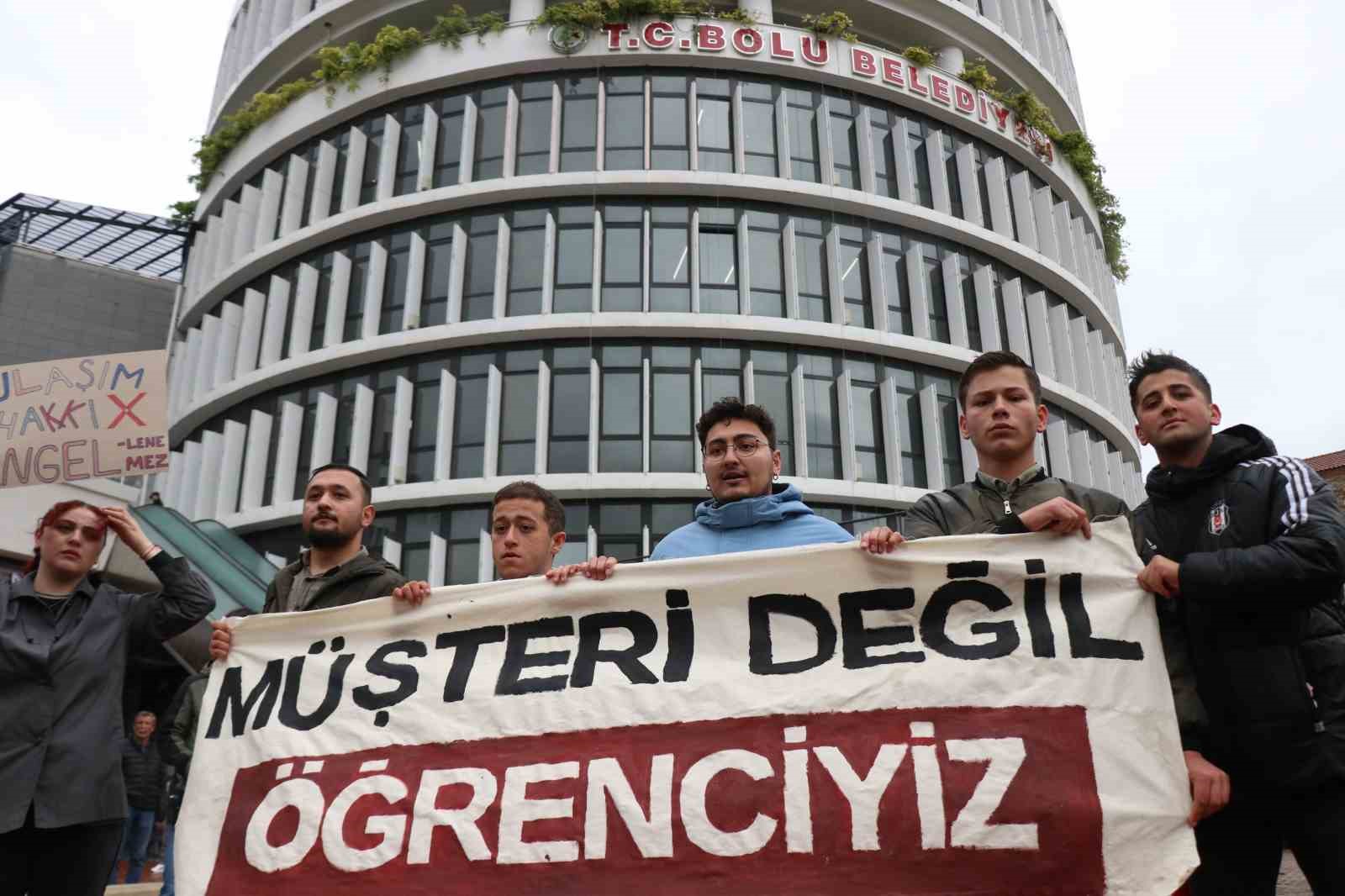 Ulaşıma yapılan zam öğrencileri ayaklandırdı