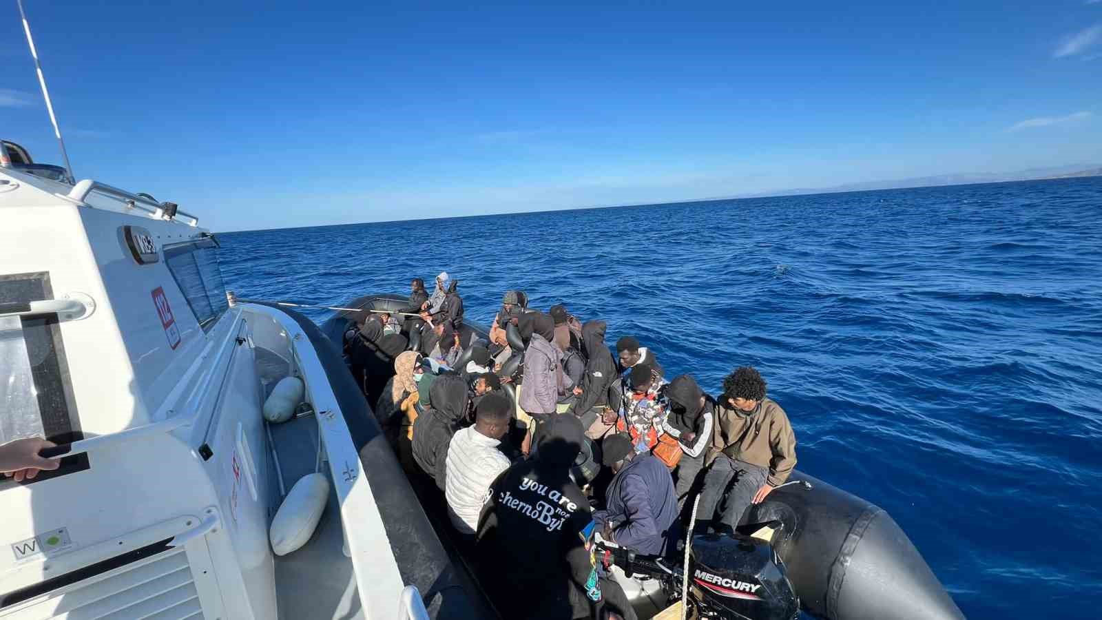 Ölüm yolculuğuna 11’i çocuk 56 düzensiz göçmen yakalandı