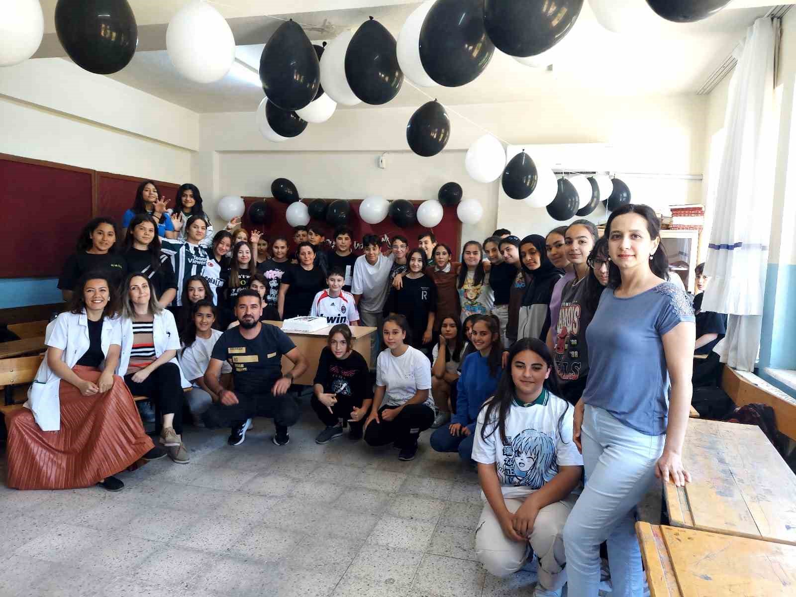 Sobadan yanan arkadaşlarına doğum günü sürprizi yaptılar