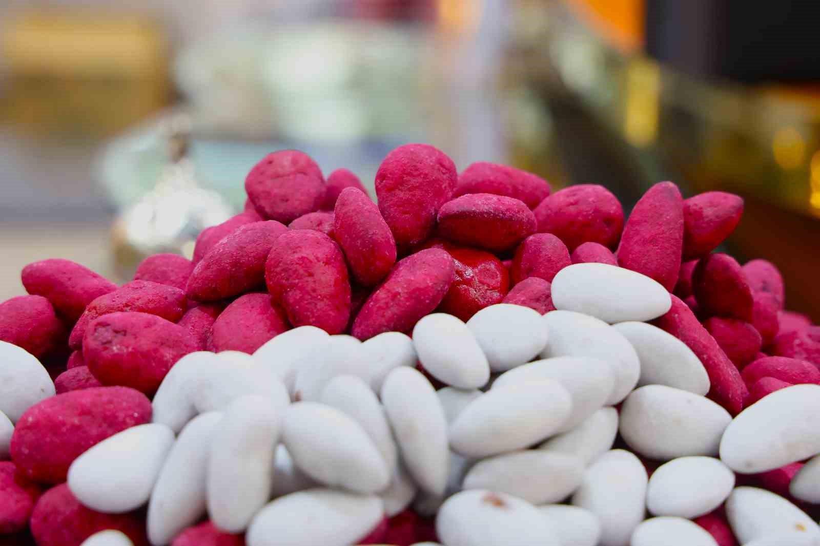 Vişneli badem şekerine ilgi büyük