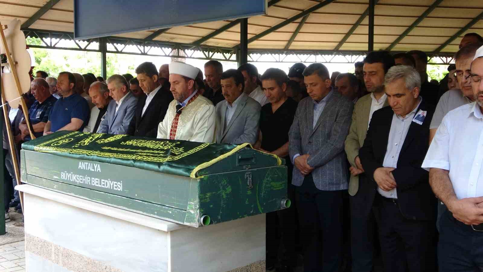 AK Parti İlçe Başkanı Erol toprağa verildi