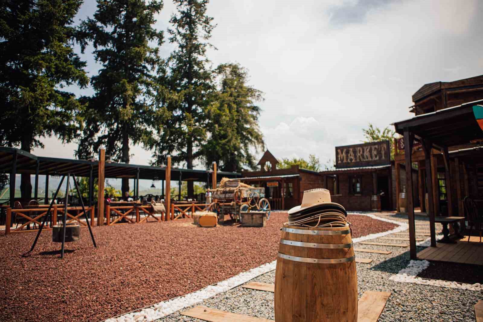 Çocukken izlediği kovboy filmlerinden esinlendi, hayalini gerçekleştirdi