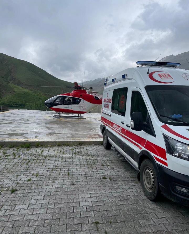 Ambulans helikopter apandisit teşhisi konulan hasta için havalandı